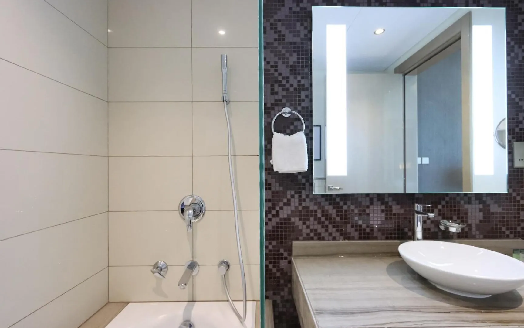 Apartment Stylish 2Br Paramount Apt Near Downtown Dubai