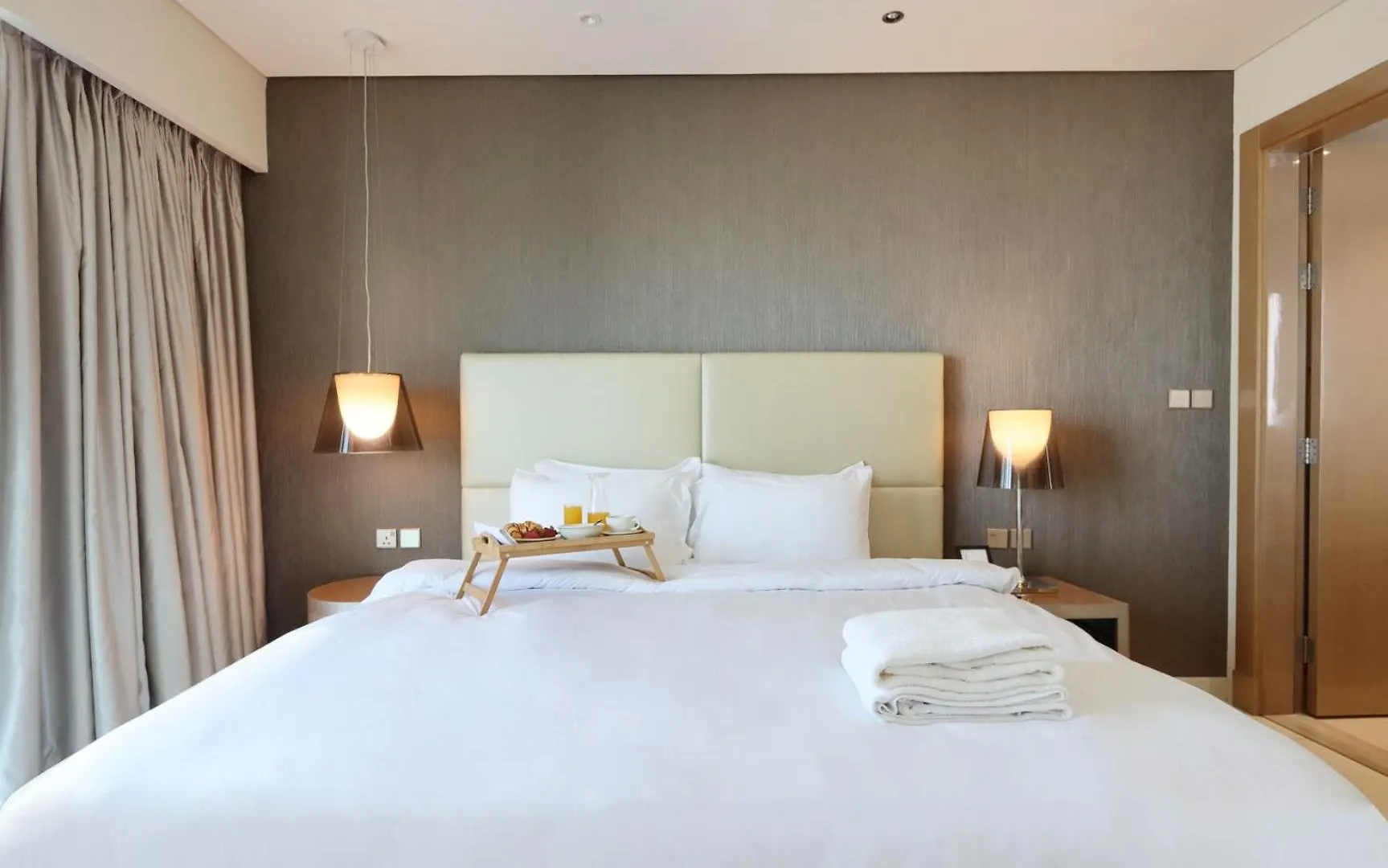 Apartment Stylish 2Br Paramount Apt Near Downtown Dubai