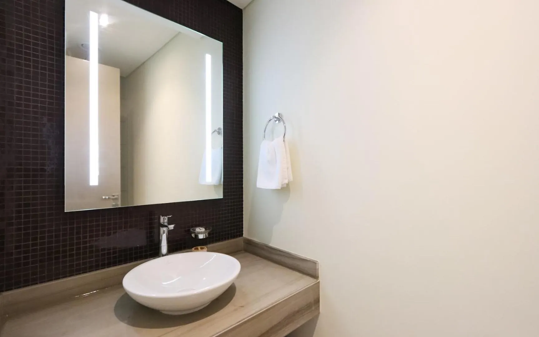 Stylish 2Br Paramount Apt Near Downtown Dubai Apartment