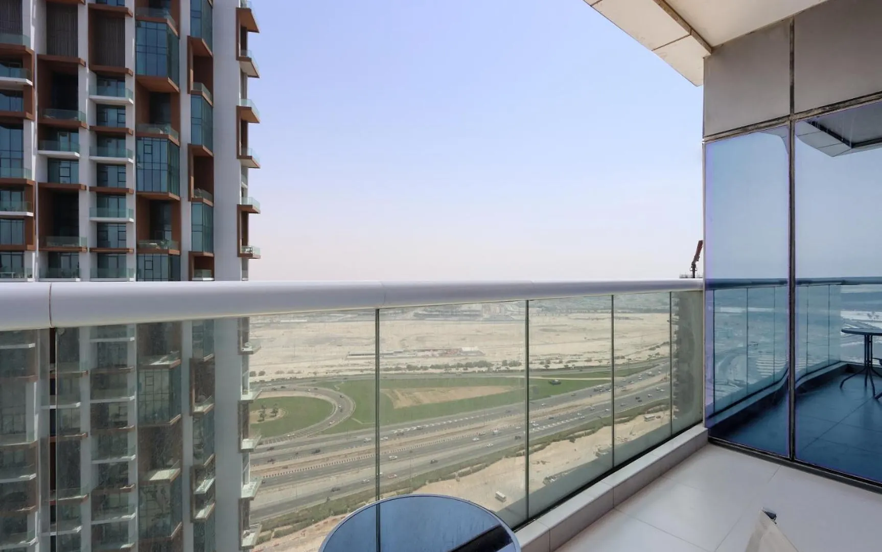 Stylish 2Br Paramount Apt Near Downtown Dubai
